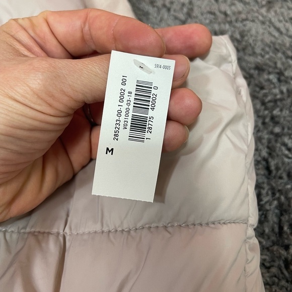 Old navy very light nude pink puffer Vest Women’s size M - Picture 14 of 16